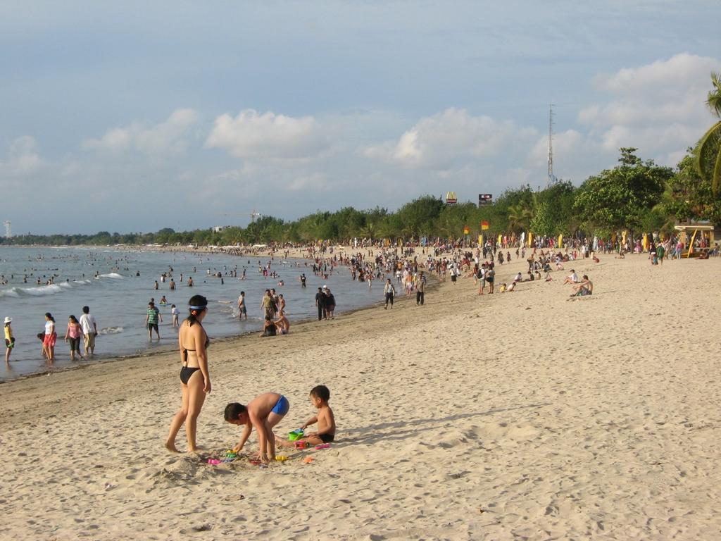 Angkul Angkul Beach Inn Kuta Kuta  Bagian luar foto